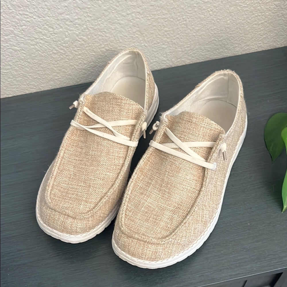 Women’s Casual Tan Loafers - Picture 1 of 2